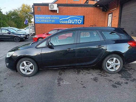 Opel Astra 2012 photo 3