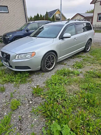 Volvo V70 2012 photo 2