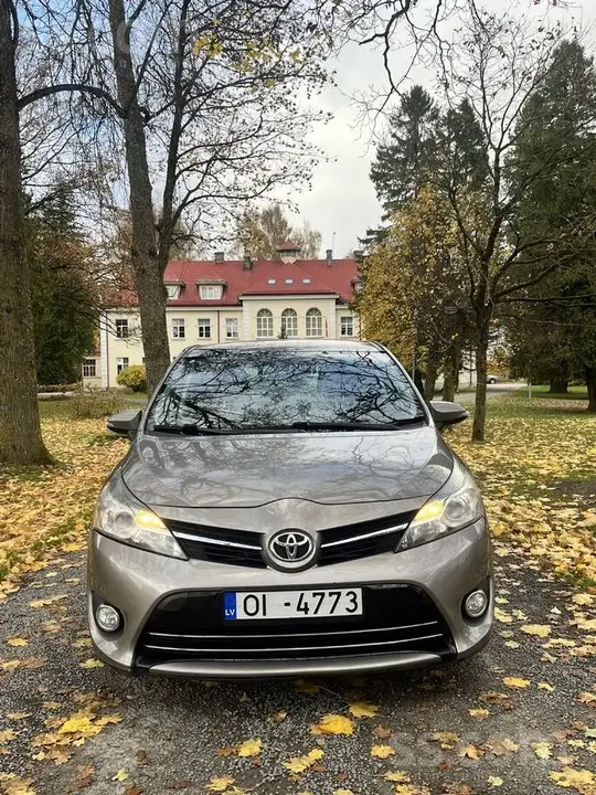 Toyota Verso 2016 photo 2