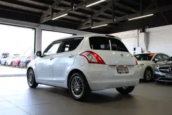 Suzuki Swift 2012 photo 5
