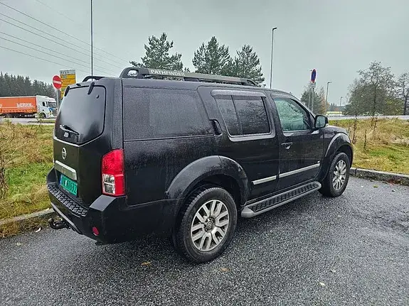 Nissan Pathfinder 2011 photo 3