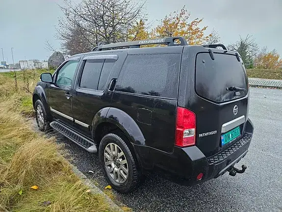 Nissan Pathfinder 2011 photo 4