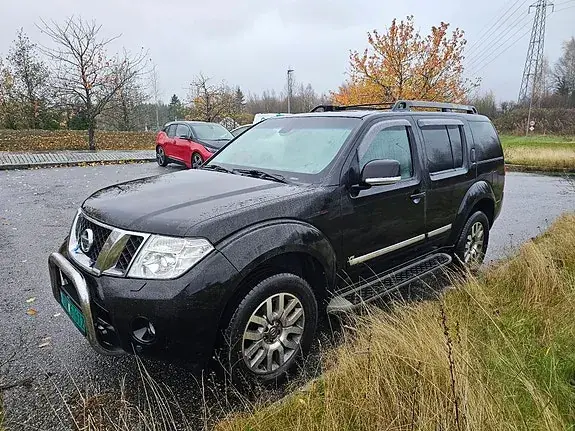 Nissan Pathfinder 2011 photo 2