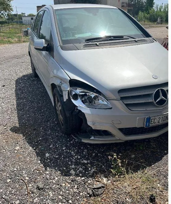Mercedes-Benz B 2010 photo 2