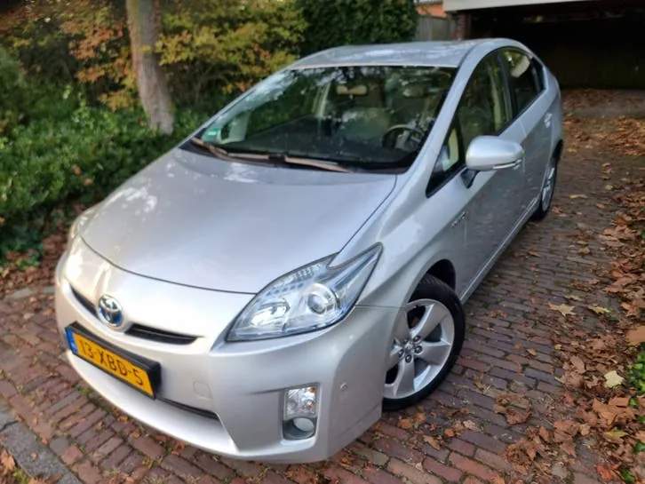 Toyota Prius 2011 photo 3