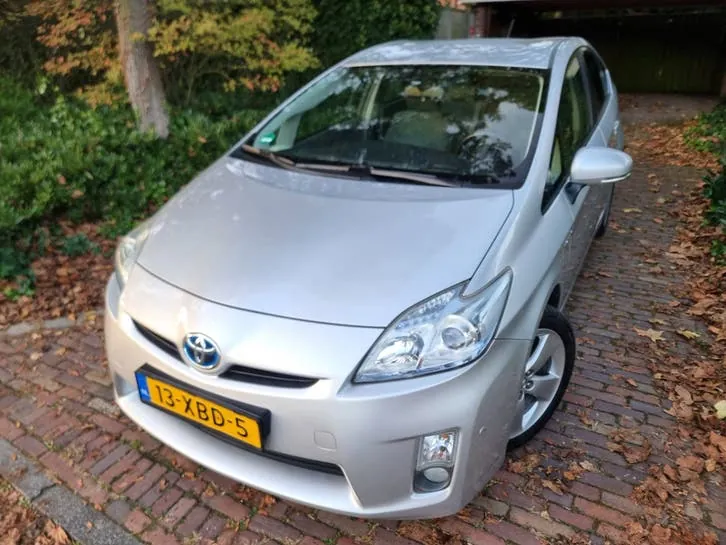 Toyota Prius 2011 photo 2
