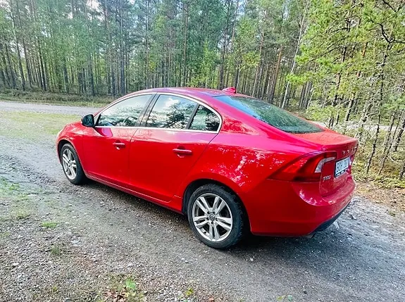 Volvo S60 2011 photo 2