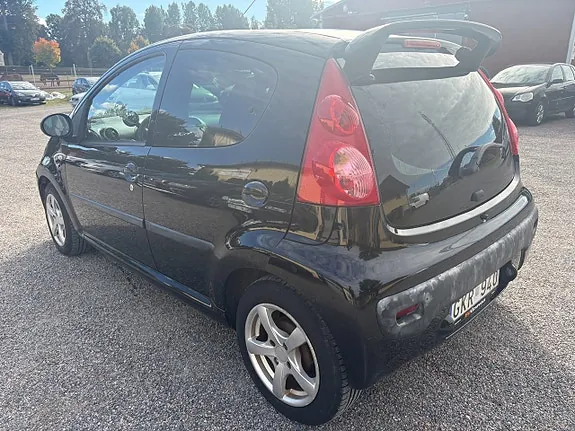 Peugeot 107 2008 photo 4