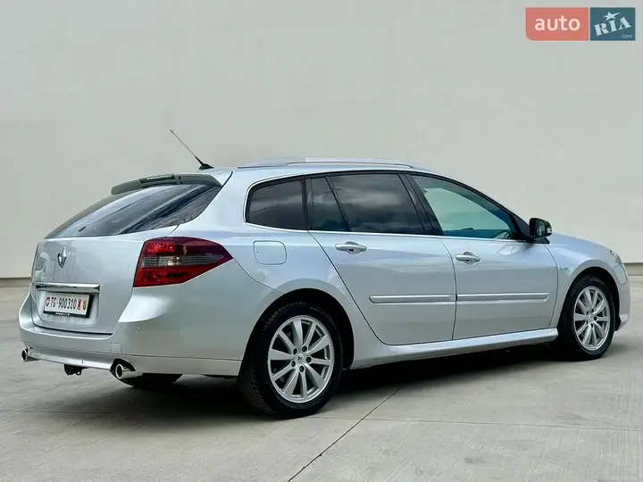 Renault Laguna 2011 photo 5
