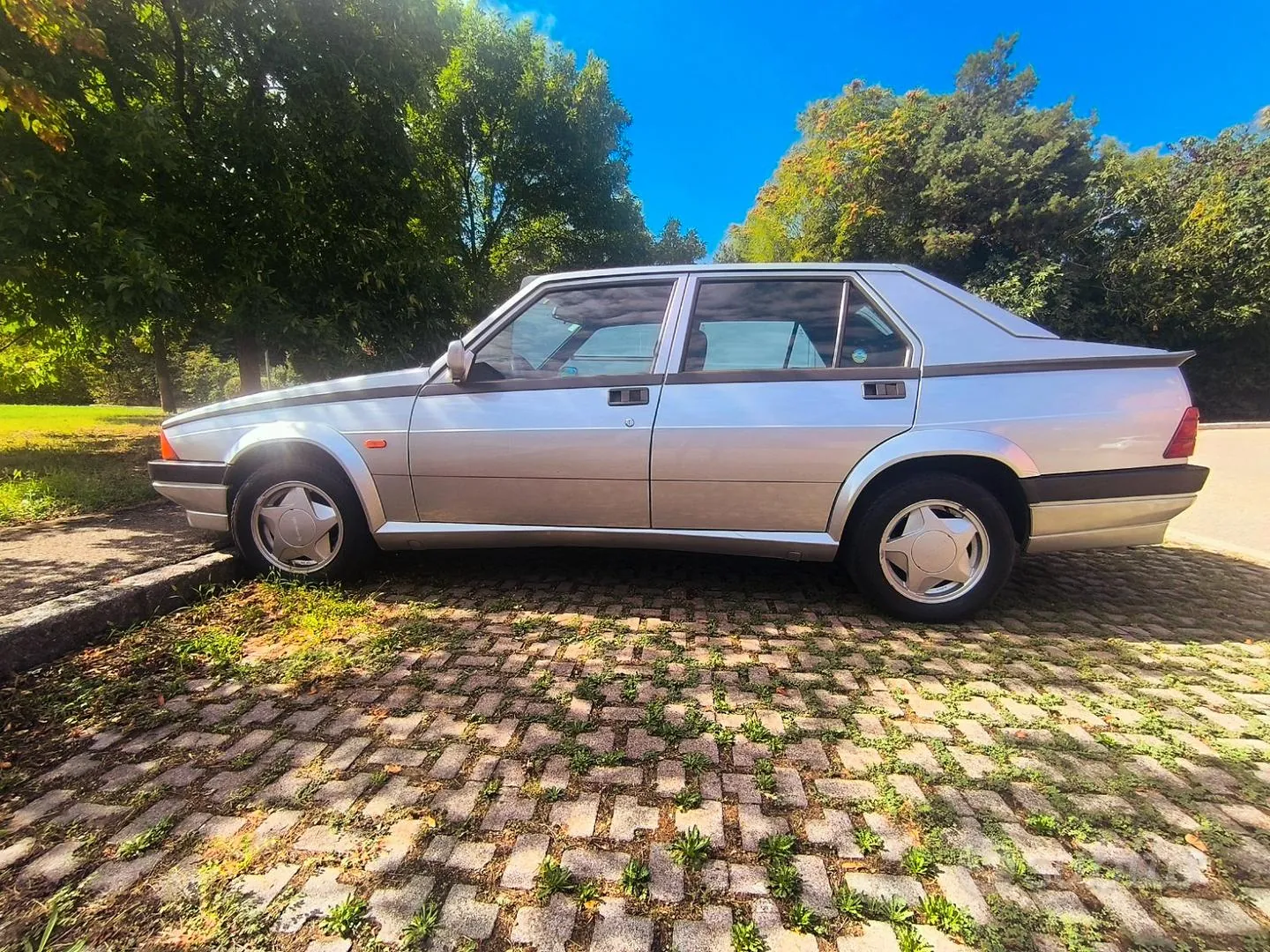 Alfa Romeo 75