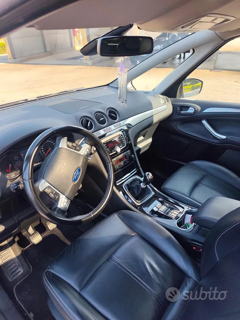 Ford S-Max 2010 photo 3