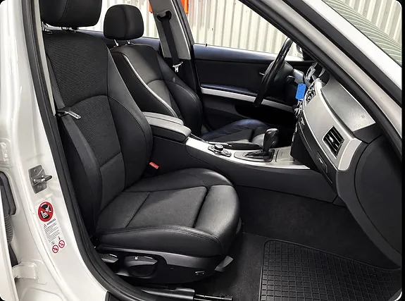 BMW 3 Series 2011 photo 3