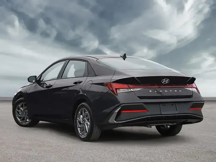 Hyundai Elantra 2026 photo 4