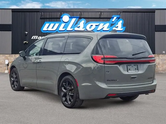 Chrysler Pacifica 2025 photo 3