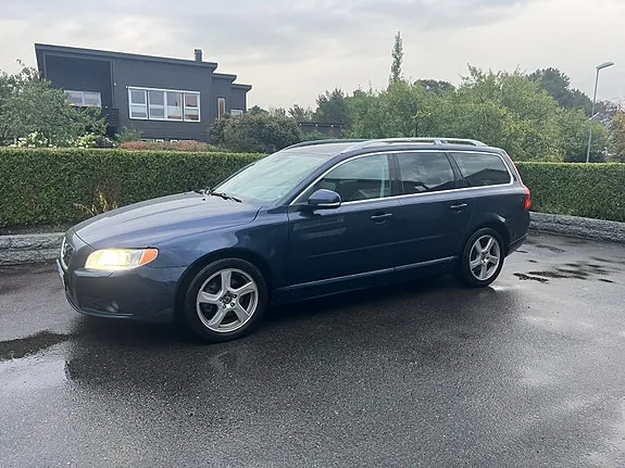 Volvo V70 2012 photo 2