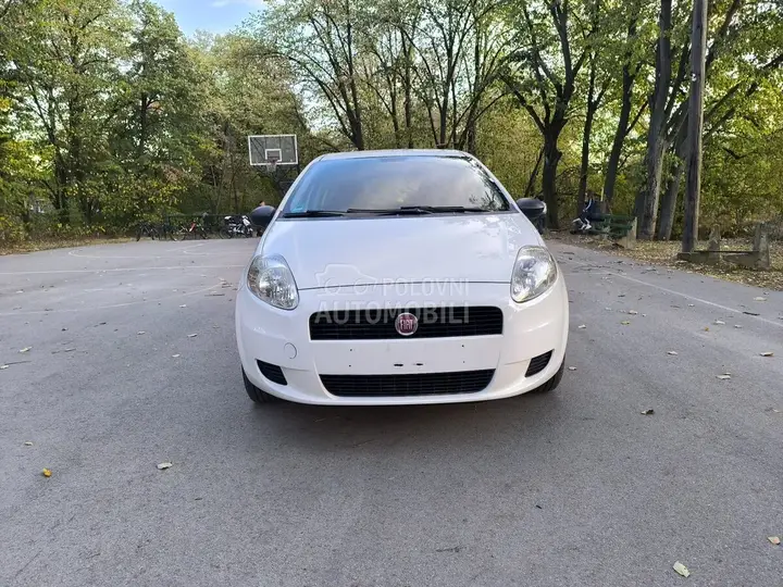 Fiat Grande Punto 2013 photo 3