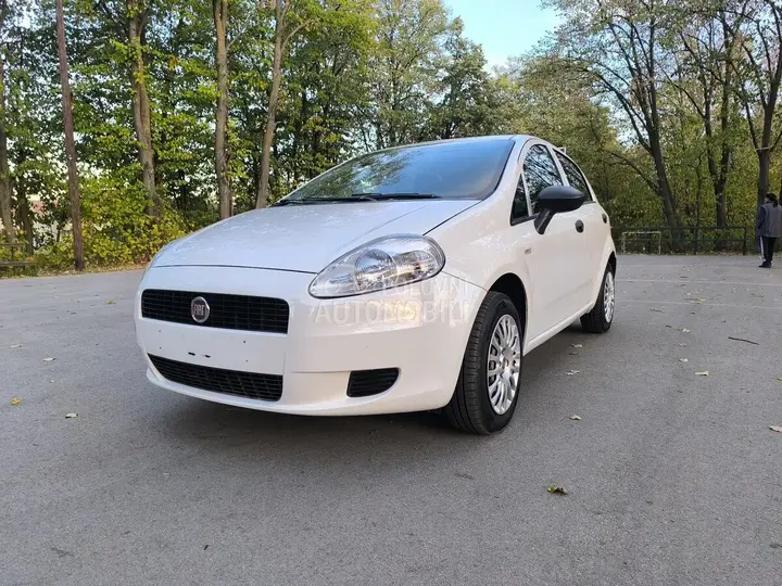 Fiat Grande Punto 2013 photo 2