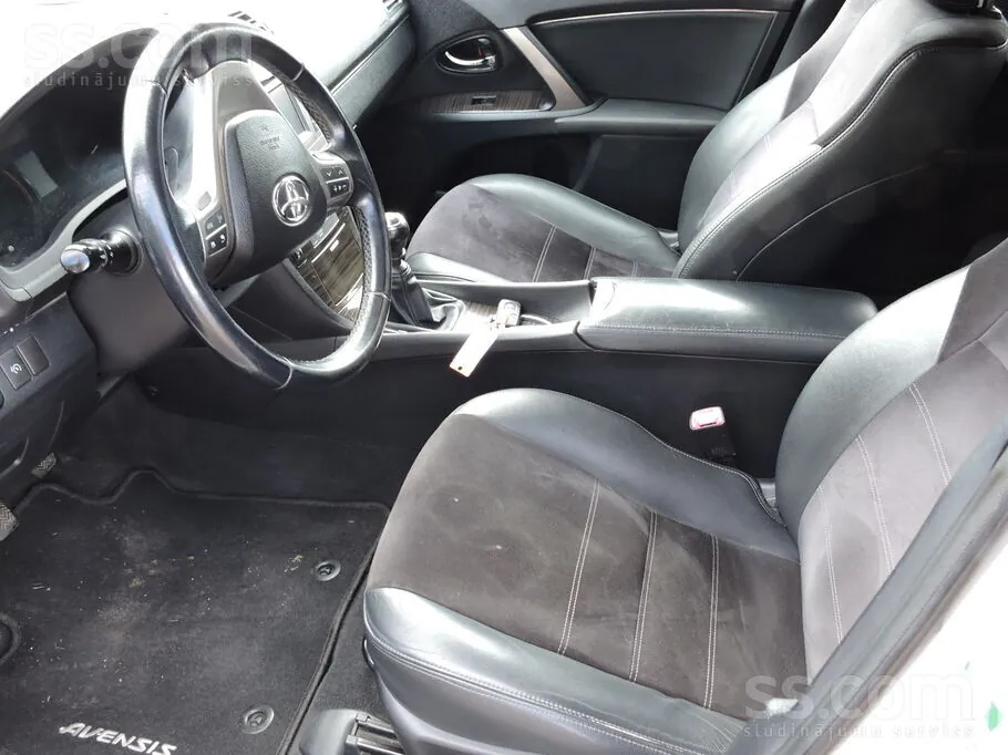 Toyota Avensis 2013 photo 5