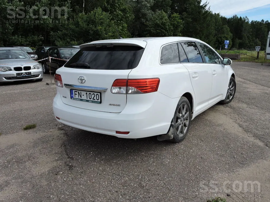 Toyota Avensis 2013 photo 3