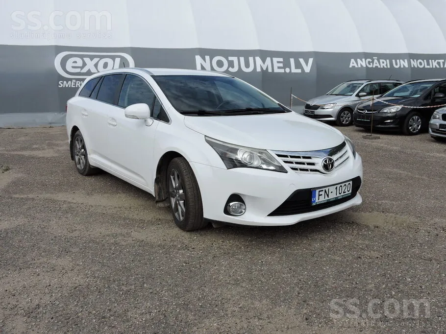 Toyota Avensis 2013 photo 2