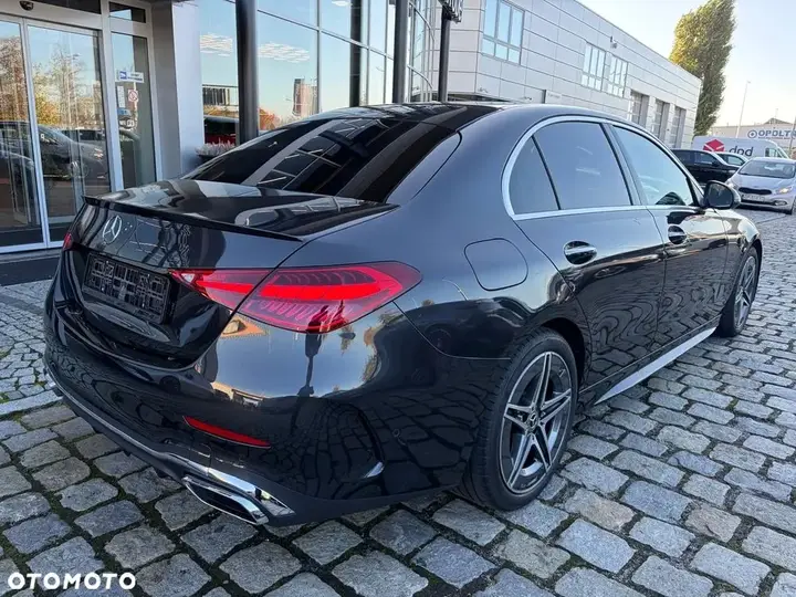Mercedes-Benz C-Class 2025 photo 4