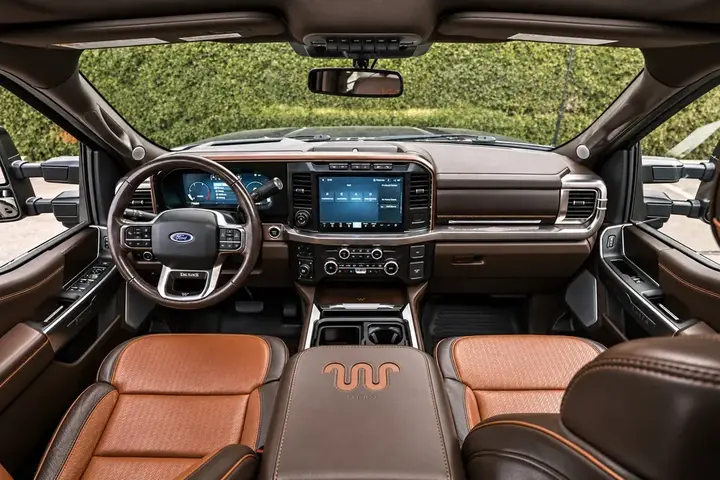 Ford F350 2024 photo 2