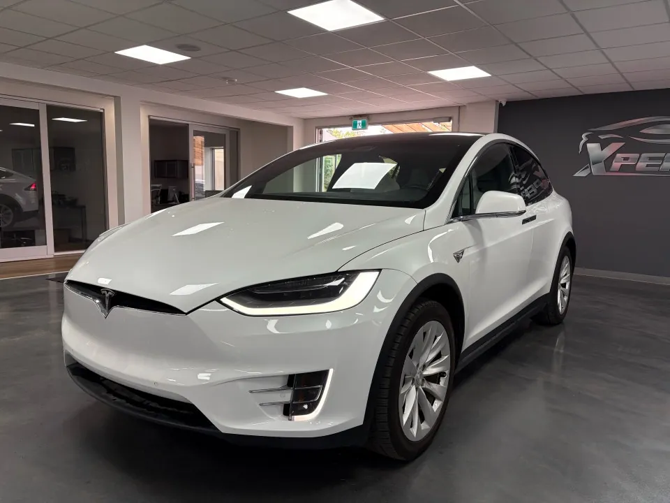 Tesla Model X 2017 photo 3