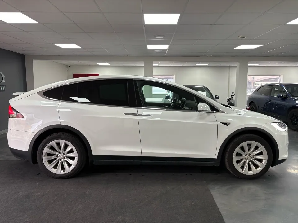 Tesla Model X 2017 photo 5