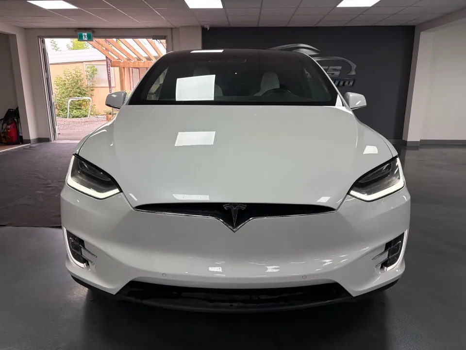 Tesla Model X 2017 photo 2