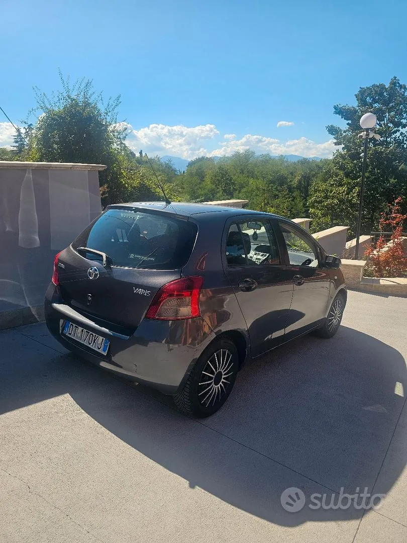 Toyota Yaris 2009 photo 2