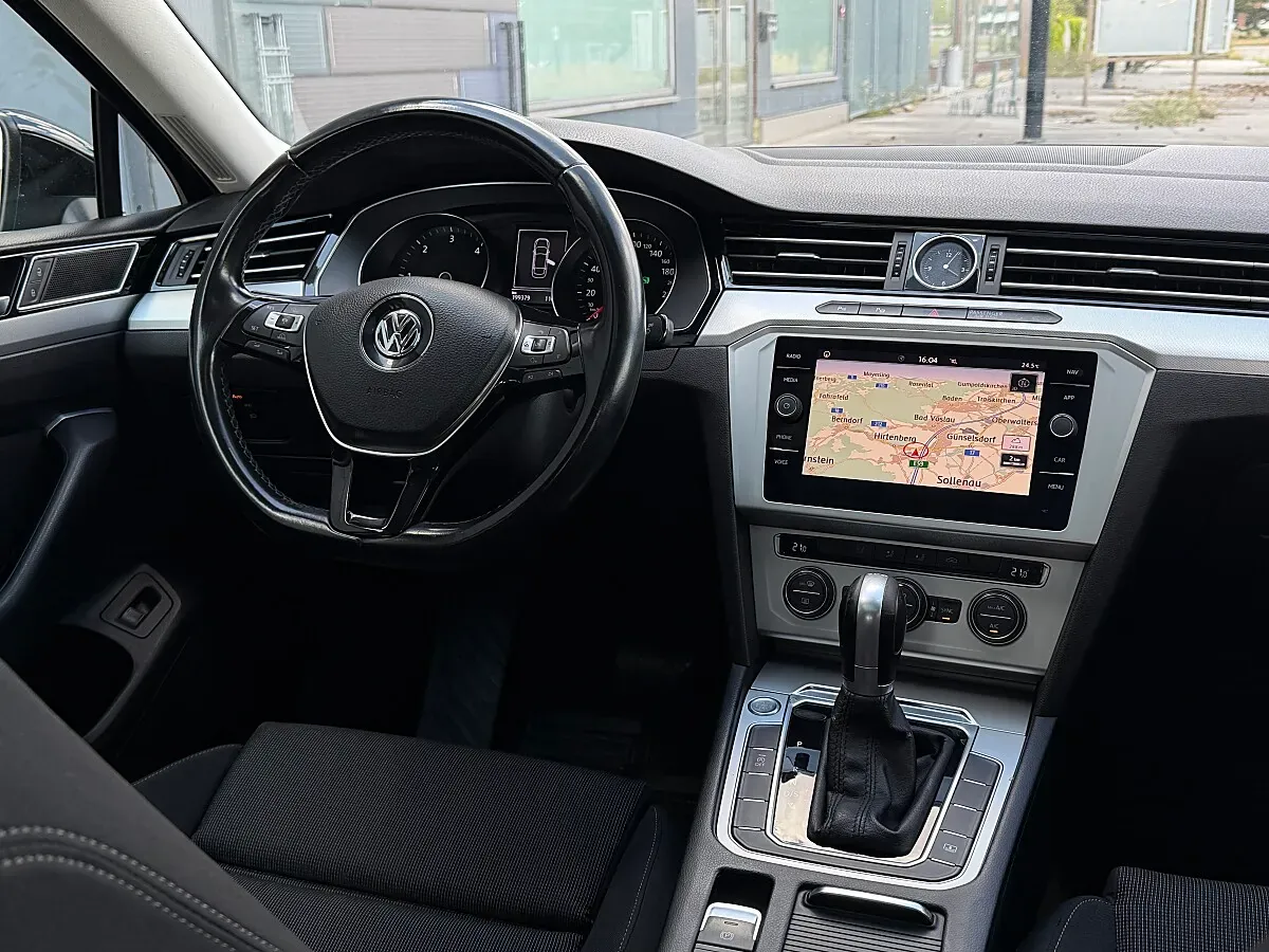 Volkswagen Passat 2018 photo 2