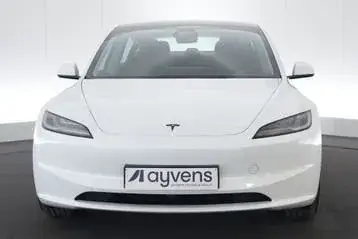 Tesla Model 3 2026 photo 2