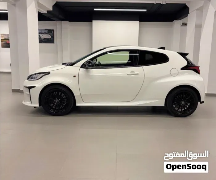 Toyota Yaris 2023 photo 2
