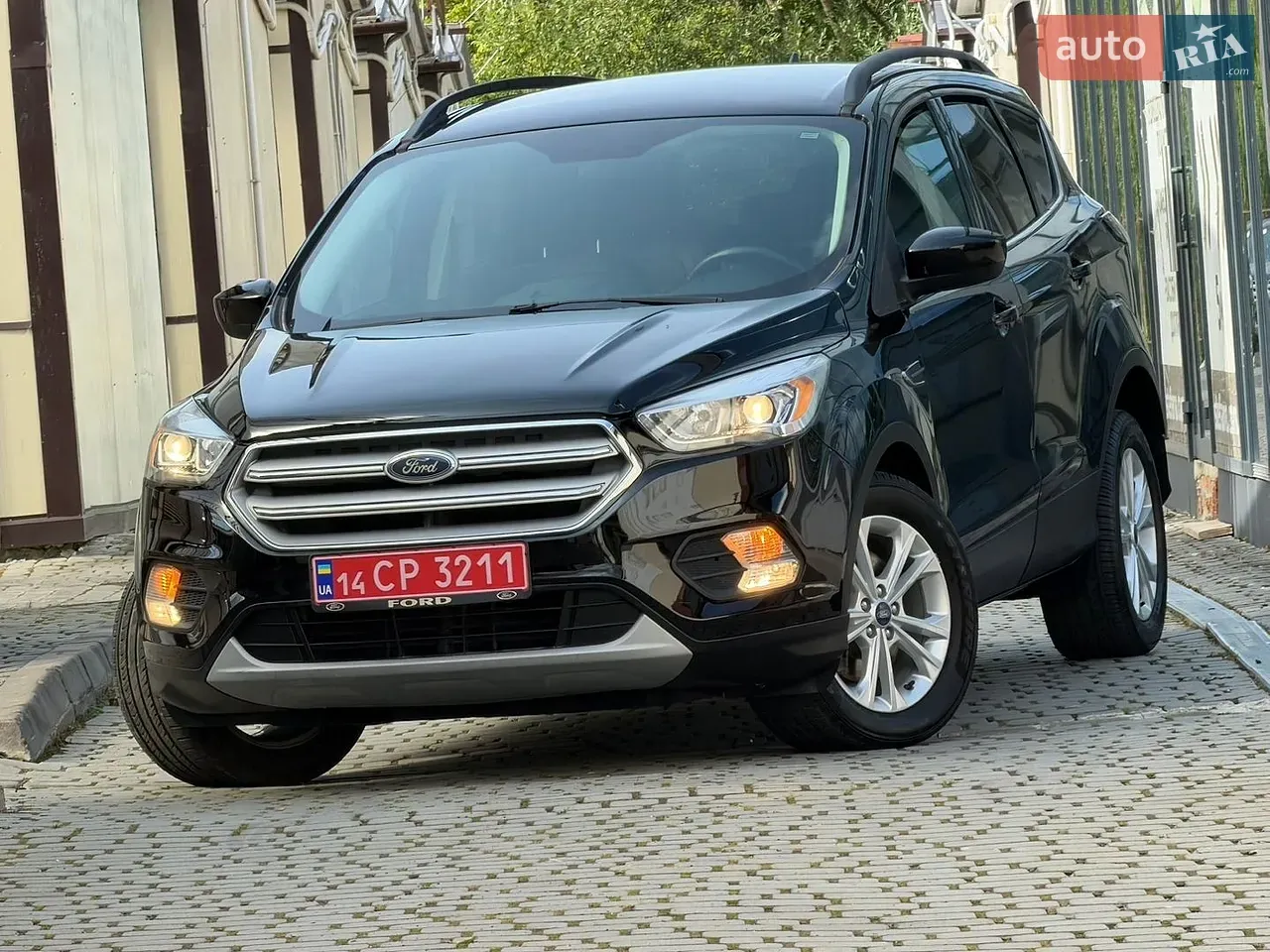 Ford Escape 2019 photo 2