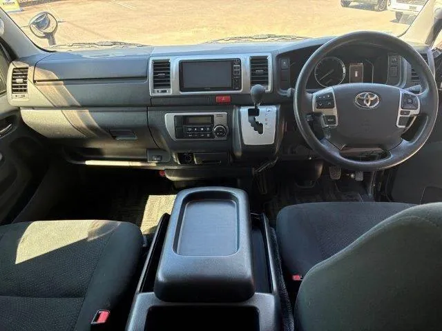Toyota Hiace 2020 photo 3