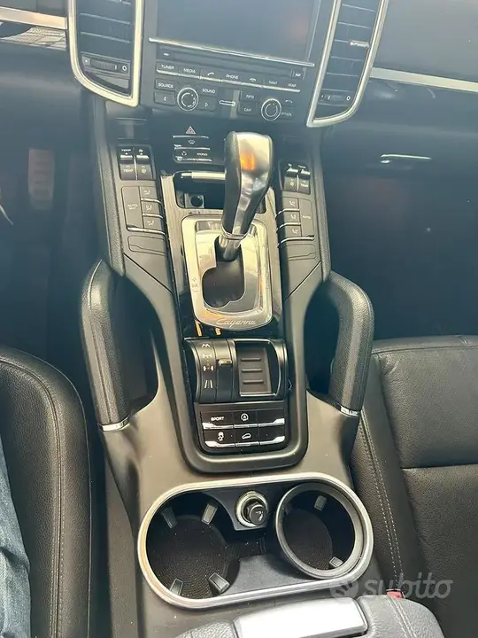 Porsche Cayenne 2012 photo 3