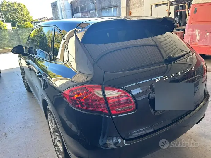 Porsche Cayenne 2012 photo 2