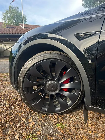 Tesla Model Y 2024 photo 2