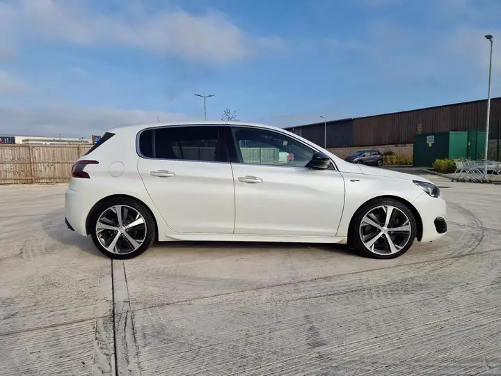 Peugeot 308 2015 photo 5