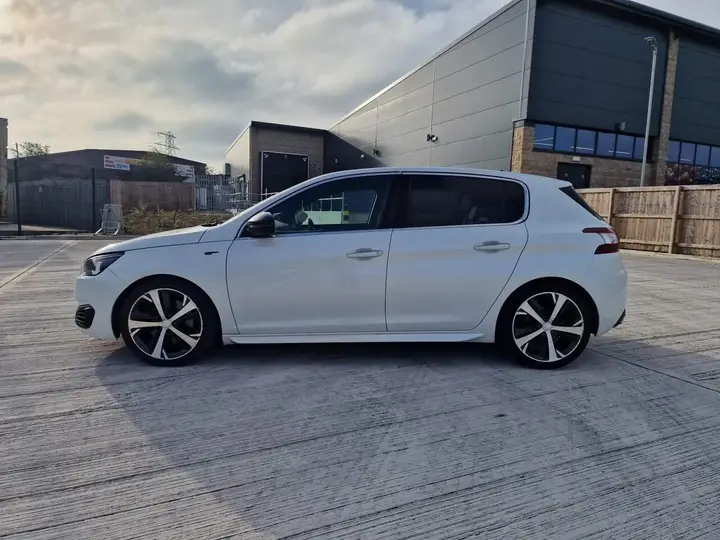 Peugeot 308 2015 photo 4
