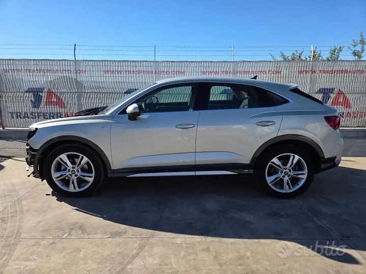 Audi Q3 2022 photo 2