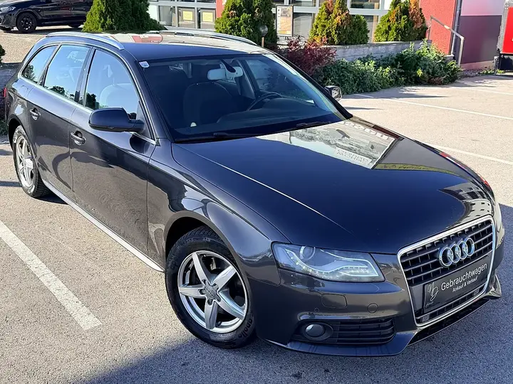 Audi A4 2010 photo 2