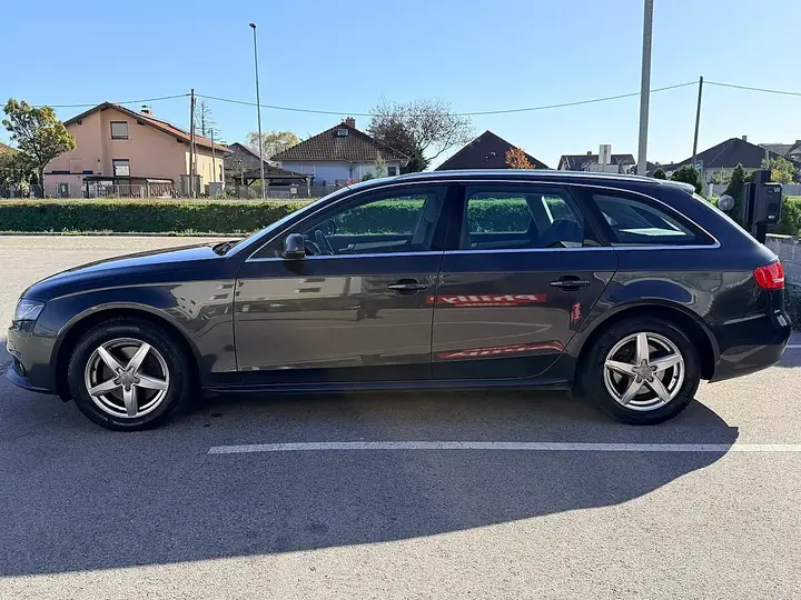 Audi A4 2010 photo 3