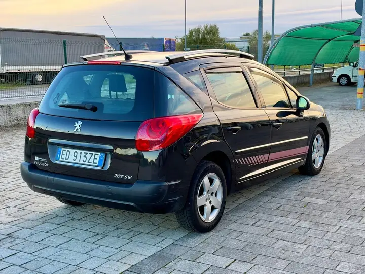 Peugeot 207 2010 photo 4