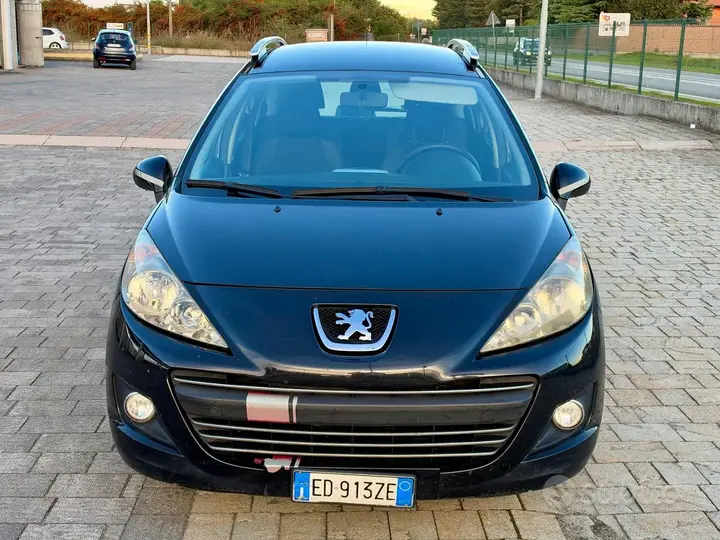 Peugeot 207 2010 photo 2