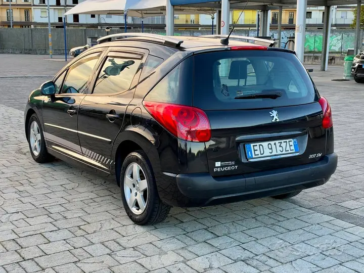 Peugeot 207 2010 photo 5