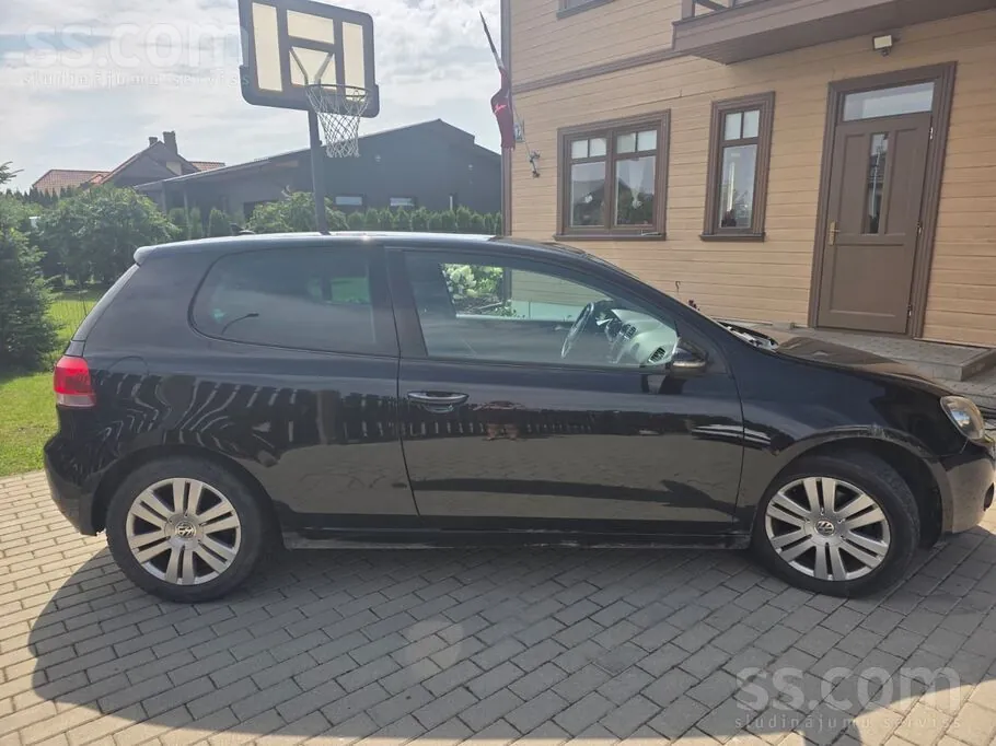 Volkswagen Golf 2010 photo 4