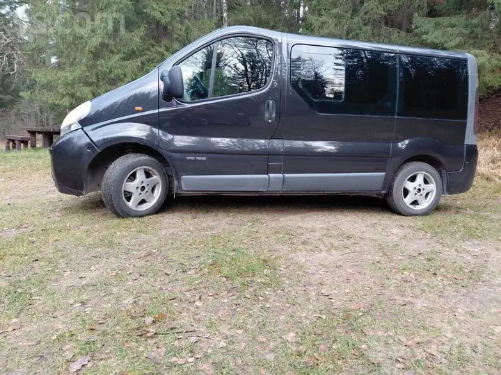 Renault Trafic 2004 photo 2