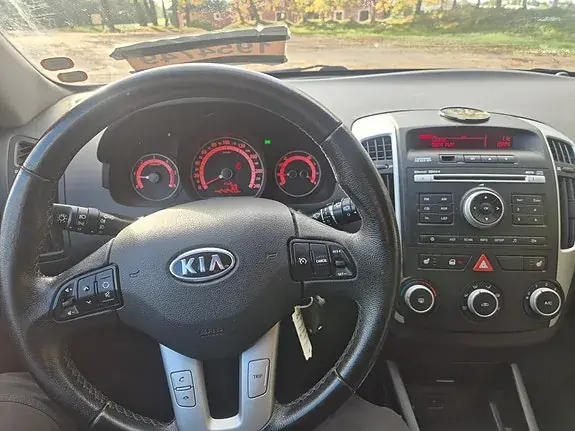 Kia Ceed 2011 photo 4