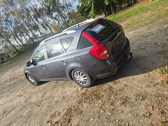 Kia Ceed 2011 photo 2